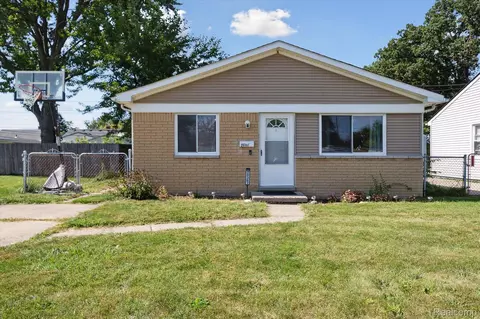 28367 Maple St, Roseville, MI 48066