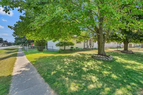 2280 Howe St, Shelby Township, MI 48317