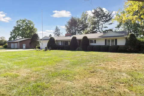 5225 Lake Pleasant Rd, North Branch, MI 48461
