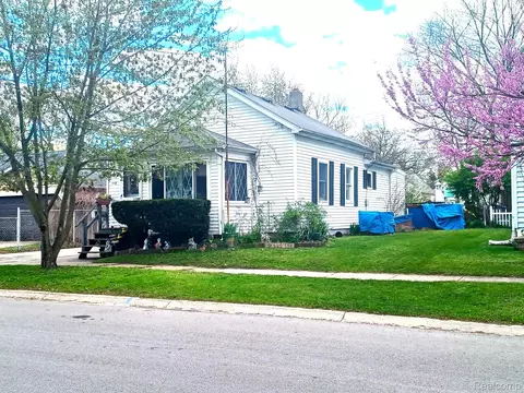 1116 Bancroft St, Port Huron, MI 48060