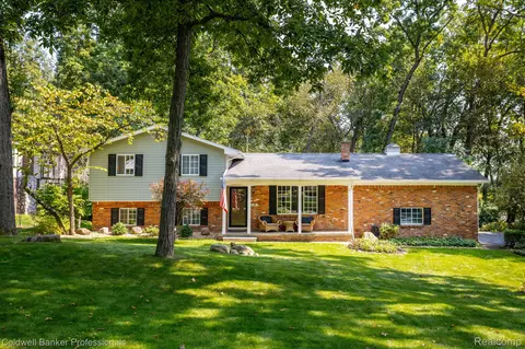 4573 Kingswood Dr, Genoa, MI 48116