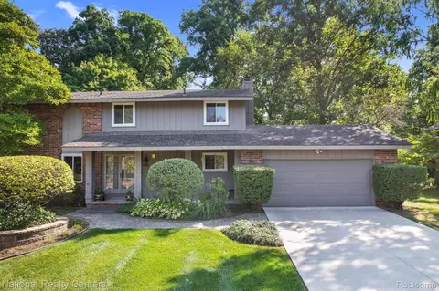 28814 Creek Bend Dr, Farmington Hills, MI 48331
