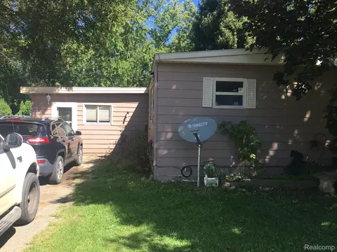 5689 Chippewa Dr, Genoa, MI 48843