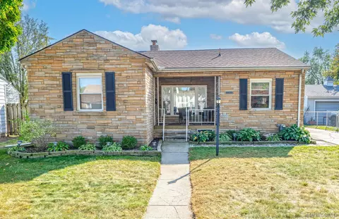 22112 Gaukler St, Saint Clair Shores, MI 48080