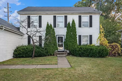 61448 Dean Dr, South Lyon, MI 48178