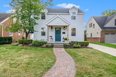10415 Borgman Ave, Huntington Woods, MI 48070