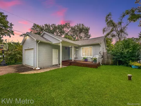 7021 Manderson Trc Ter, West Bloomfield, MI 48323