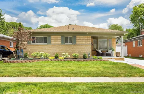 23460 Radclift St, Oak Park, MI 48237