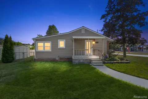 29416 Emerick St, Harrison, MI 48045