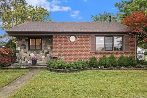 947 N Main St, Clawson, MI 48017