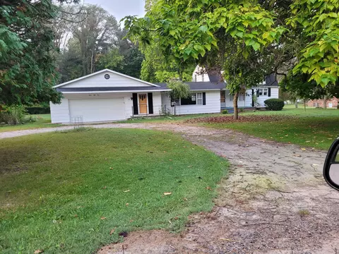 1251 Henderson Rd, Howell, MI 48855