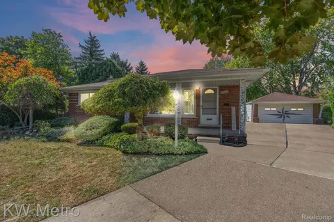 21205 Crane Crt Ct, Saint Clair Shores, MI 48081