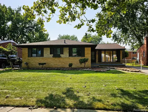 29239 Norma Dr, Warren, MI 48093