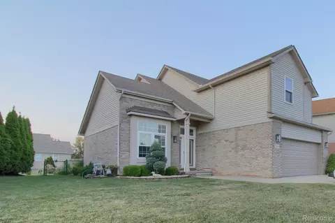 17264 Buckeye Ln, Brownstown, MI 48174