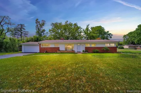 32455 Queensboro St, Farmington Hills, MI 48334