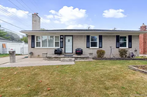 9245 Virginia St, Livonia, MI 48150