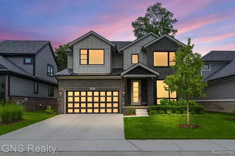 54941 Camden, Utica, MI 48316