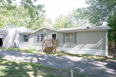 693 N Red Oaks Dr, Genoa, MI 48843