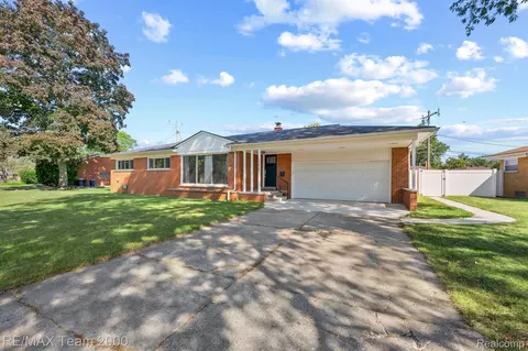 27838 Lyndon St, Livonia, MI 48154
