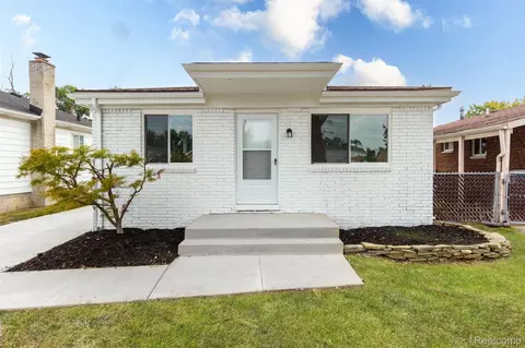 17240 Martin Rd, Roseville, MI 48066