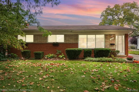 19581 Hardy St, Livonia, MI 48152