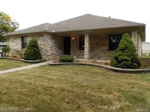 35113 Kensington Ave, Sterling Heights, MI 48312