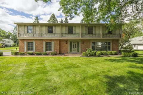 3870 Shellmarr Ln, Bloomfield Hills, MI 48302