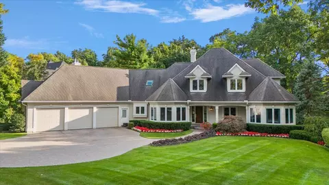 5593 Saint Andrew Cir, Independence, MI 48348