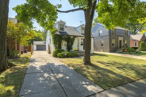 1347 Hampton Rd, Grosse Pointe Woods, MI 48236