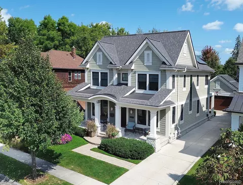 809 Henrietta St, Birmingham, MI 48009