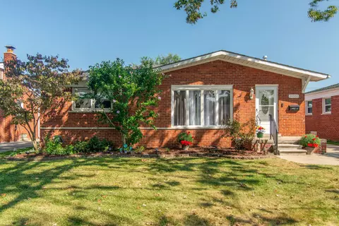 24900 Cubberness St, Saint Clair Shores, MI 48080