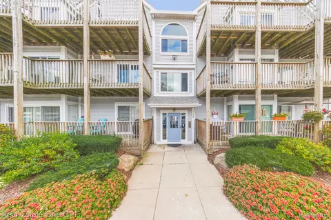 37520 Jefferson Ave #104, Harrison, MI 48045