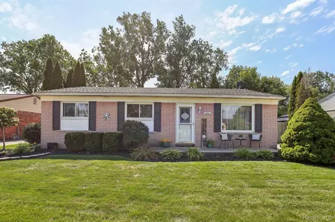 25059 Pamela St, Taylor, MI 48180