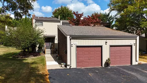 25056 Woodvale Dr S, Southfield, MI 48034
