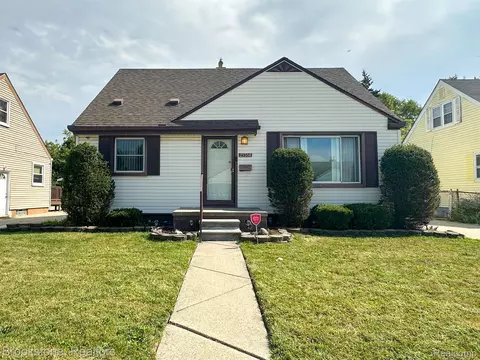 25564 Mackinac St, Roseville, MI 48066