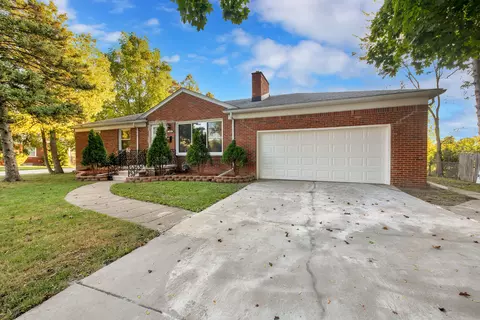 18646 Eastwood Dr, Harper Woods, MI 48225