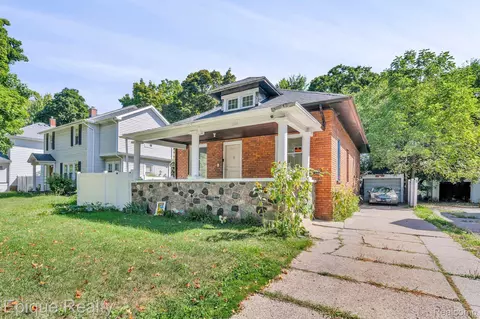 2306 N Bond St, Saginaw, MI 48602