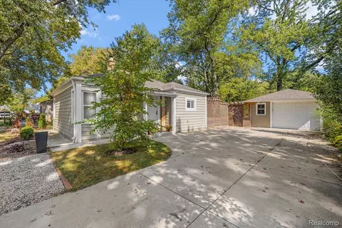 3239 Crooks Rd, Rochester Hills, MI 48309
