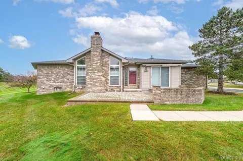 59300 Royal Oak Crt Ct, Washington, MI 48094
