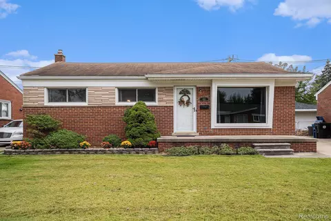 8816 Robindale, Redford, MI 48239