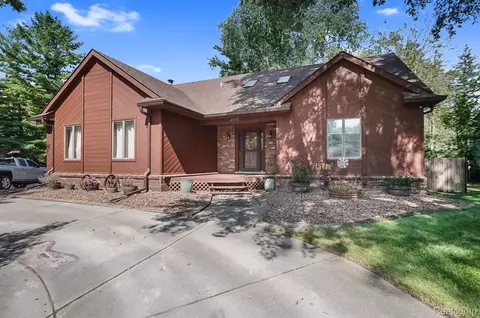 25775 Ashland St, Harrison, MI 48045