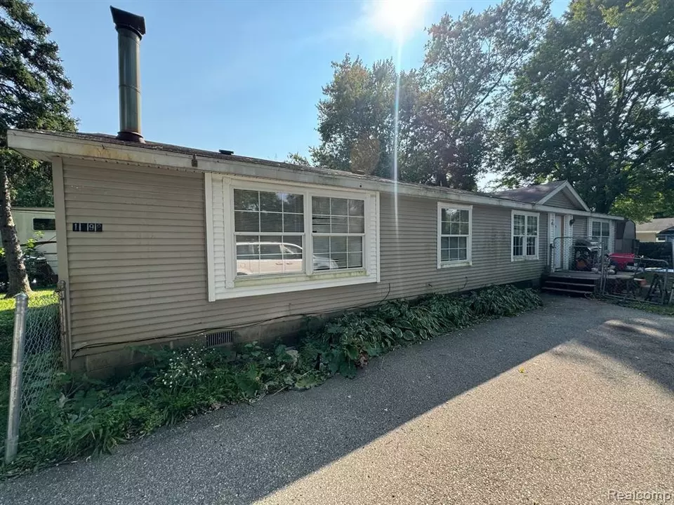 1398 Transue Ave, Burton, MI 48509 4 Photos Movoto