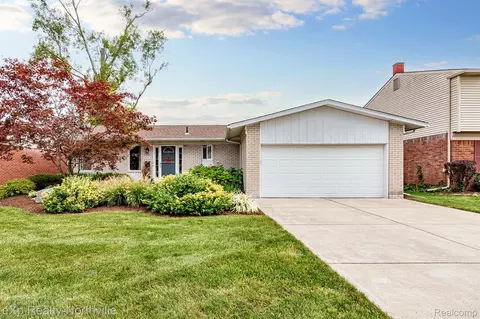 14354 Houghton St, Livonia, MI 48154