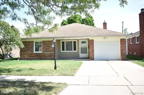 1075 12th St, Wyandotte, MI 48192