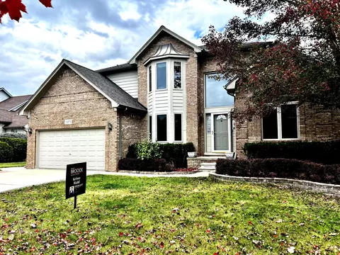 16271 White Water Dr, Macomb, MI 48042