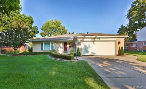 16294 Fairway St, Livonia, MI 48154