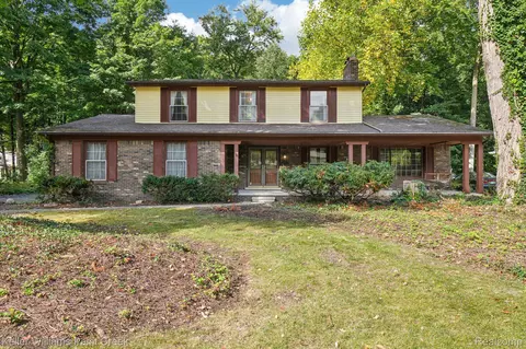 47955 Ben Franklin Dr, Shelby Township, MI 48315