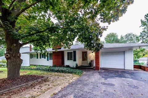 275 Juniper St, Auburn Hills, MI 48326