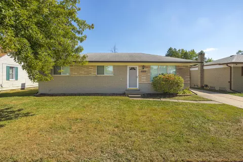 32376 Ryan Rd, Warren, MI 48092
