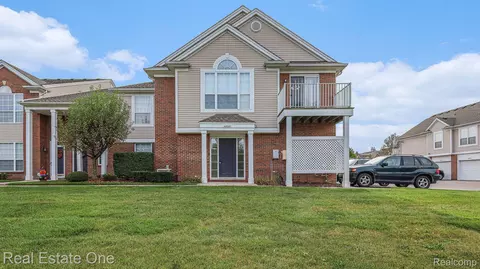 46027 Rhodes Dr, Macomb, MI 48044